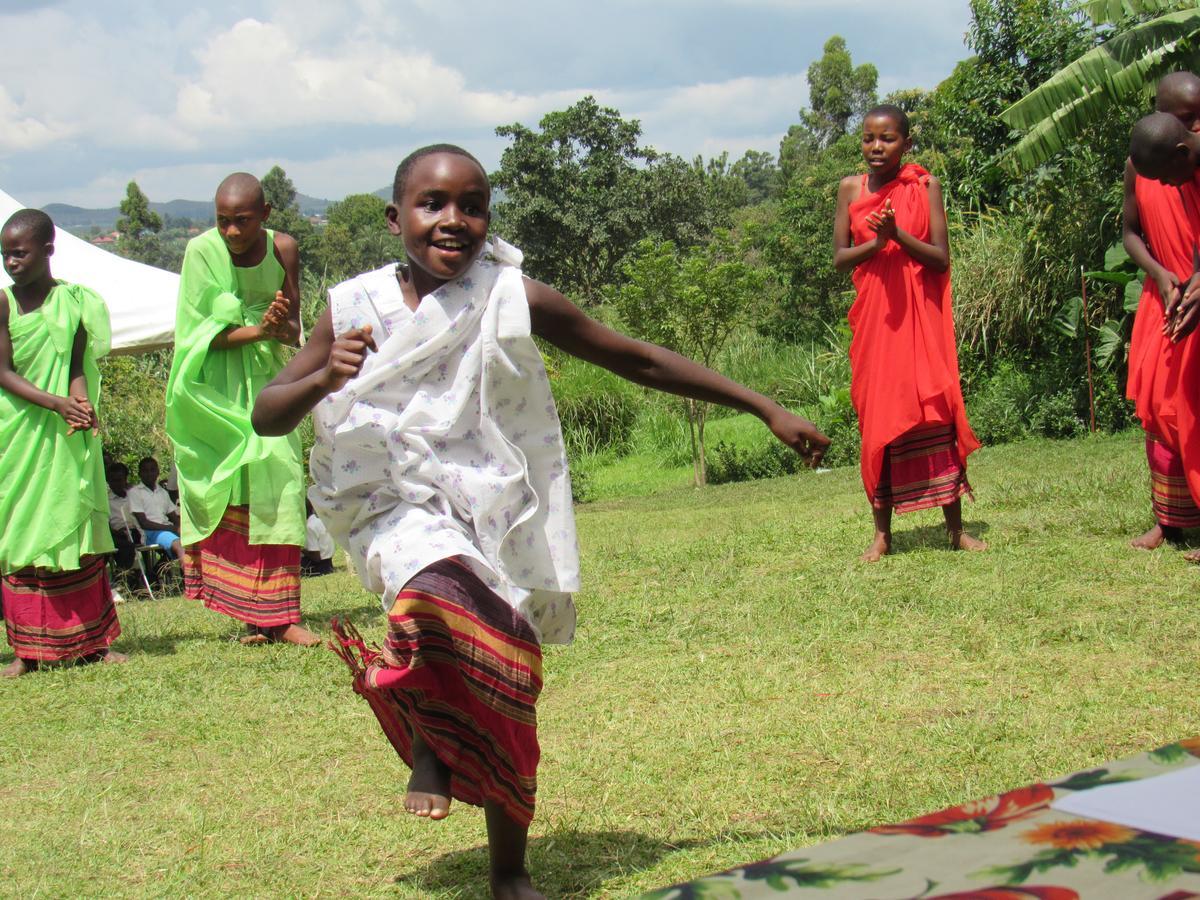 Koi Koi, Fort Portal Kasusu Esterno foto